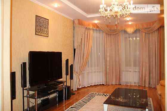 Оренда Квартира 3-кімнатна, 7/9 поверх на ул. Дмитриевская Киев