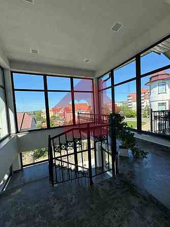 Продаж двокімнатної квартири в комплексі бізнес класу. Uzhhorod