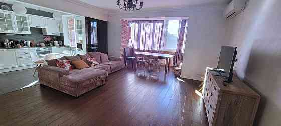 Продаж Квартира 4-кімнатна, 9/18 поверх на Старонаводницька вул., д. 8А Київ