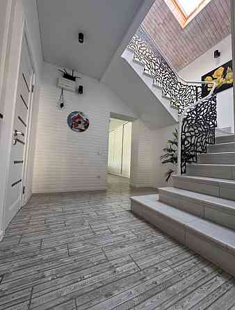 Продаж Будинок 4-кімнатний на ул. Светлая, 18/23а Лиманка