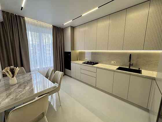 Продаж Квартира 3-кімнатна, 9/10 поверх на Приозерна Івано-Франківськ