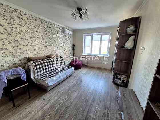 Продаж Квартира 3-кімнатна, 9/10 поверх на вул. Милославская Киев