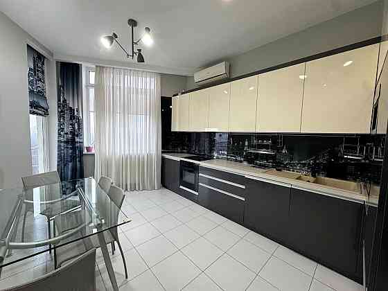 Продаж Квартира 3-кімнатна, 22/25 поверх на Генерала Шаповала вул., д. 2 Киев