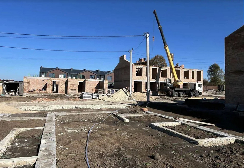 Продаж 2 поверхового таунхауса 120 кв. м, 4 кімнати, на вул. Зелена  - фото 1