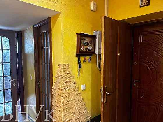 Продаж Квартира 3-кімнатна, 5/5 поверх на бульвар Героїв Крут Чернівці