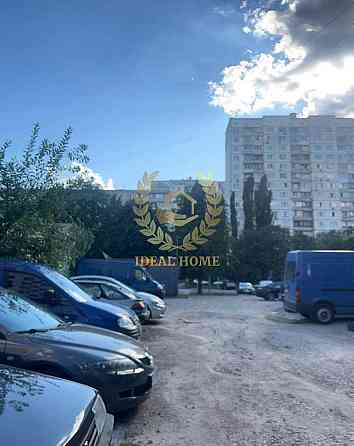 Продаж Квартира 3-кімнатна, 2/9 поверх на Леся Курбаса пр-т, 9 Киев