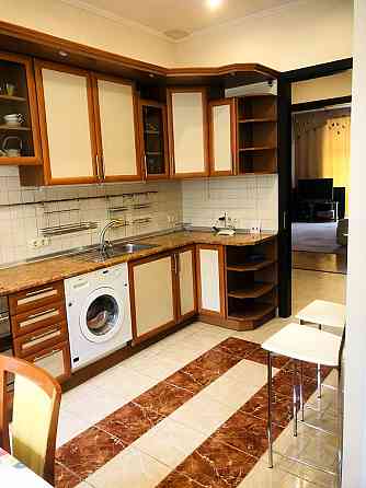 Продаж Квартира 2-кімнатна, 4/6 поверх на Банкова вул., д. 1/10 Kiev