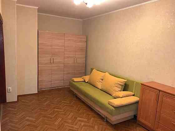 Оренда Квартира 1-кімнатна, 1/5 поверх на ул. Саратовская Kiev