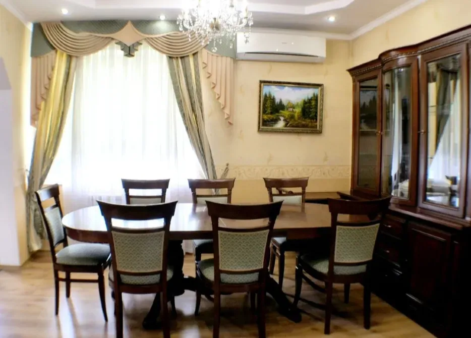 630 Триповерховий будинок з басейном подобово Київ - фото 11