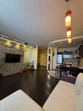 Продаж Квартира 1-кімнатна, 14/14 поверх на Вишгородська вул., д. 45 Kiev