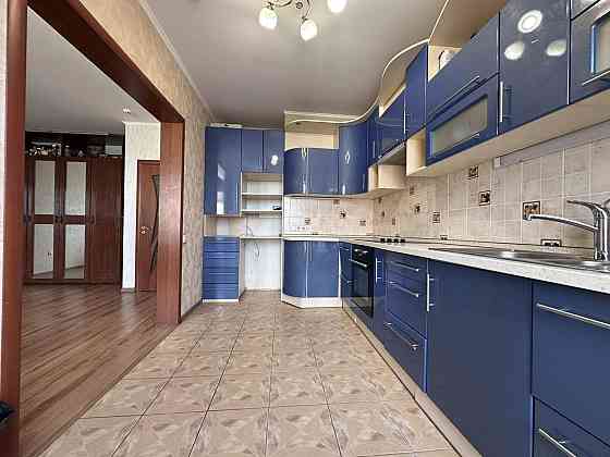 Продаж Квартира 3-кімнатна, 8/16 поверх на 8 Марта ул., 9 Днепр