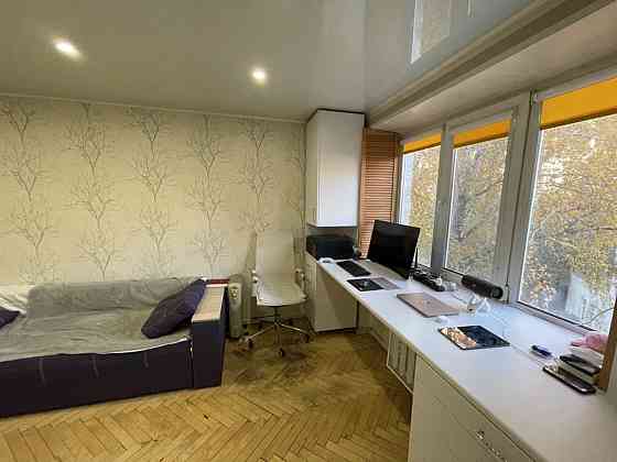 Продаж Квартира 1-кімнатна, 4/5 поверх на Академіка Корольова, 10В Київ