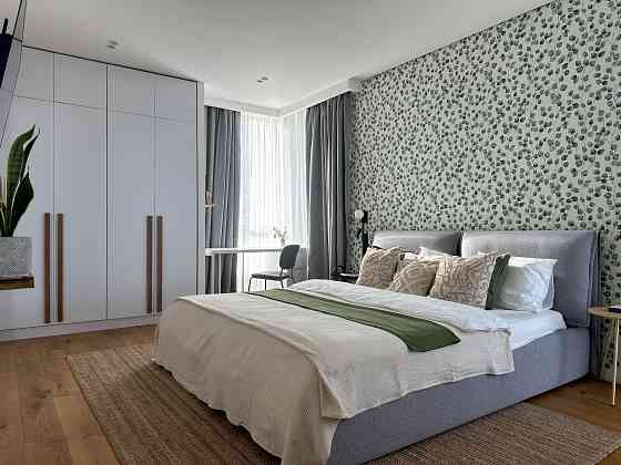 Продаж Квартира 3-кімнатна, 13/26 поверх на Каховська вул., д. 19а Kiev