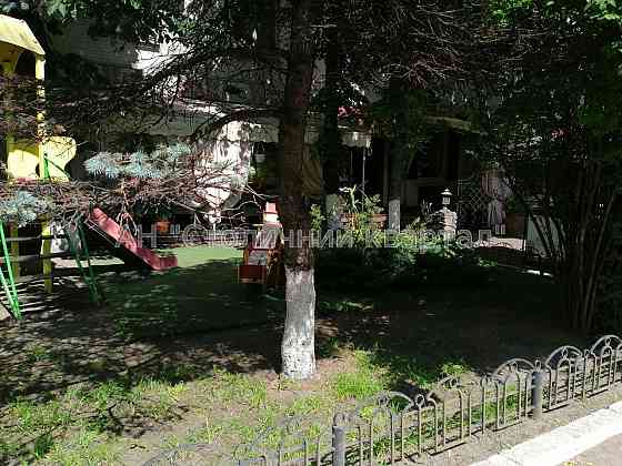 Оренда Будинок 5-кімнатний на Вишгородська вул., 4 Киев