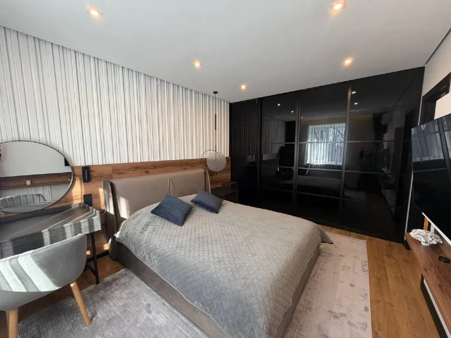 Продажа 2к Квартира 69.2 кв.м вул. Центральна, ЖК 