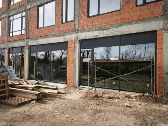 Продаж Торгово-офісний центр площа 367 кв.м 1-й поверх на Андрія Палая 2А Ужгород