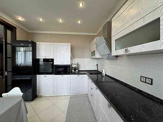 Продаж Квартира 2-кімнатна, 24/25 поверх на Бажана Миколи вул., д. 8Б Київ