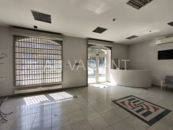 Сдаётся Торгово-офисный центр площадь 110 кв.м 1-й этаж Ужгород Чендея 40 Ужгород