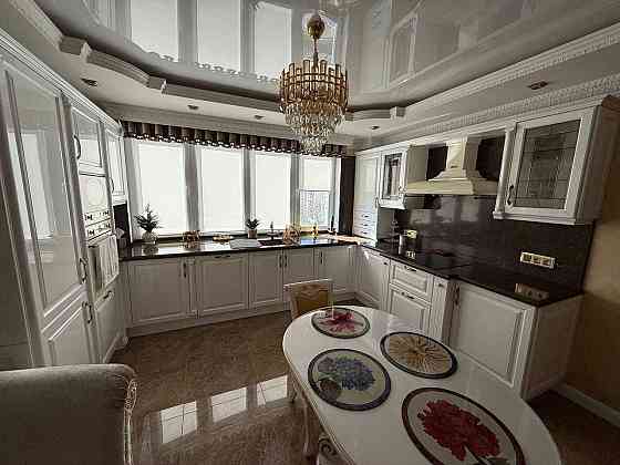 Продаж Квартира 3-кімнатна, 8/14 поверх на Деміївська вул., д. 13 Kiev