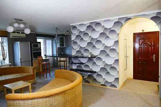 Оренда Квартира 3-кімнатна, 3/5 поверх на ул. Евгения Харченко Київ