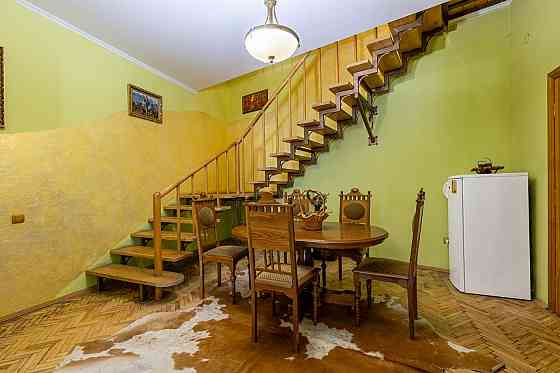 Продаж 3к Квартира 131 кв.м Гнатюка Володимира вул. L'viv