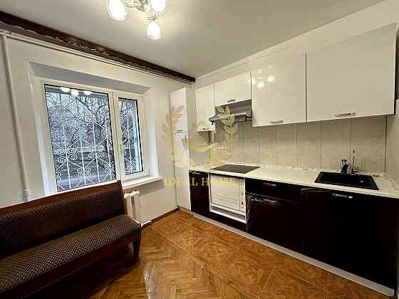 Продаж Квартира 3-кімнатна на Зоологическая ул., 6В Киев