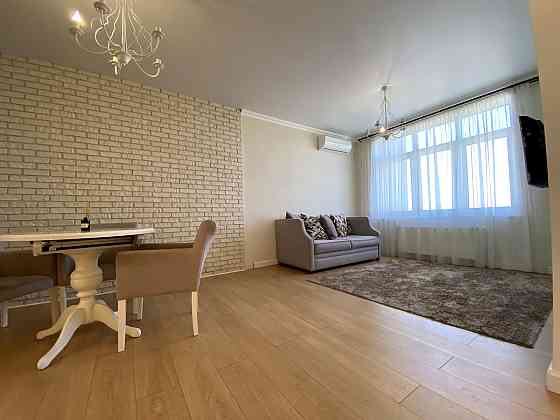 Продаж Квартира 2-кімнатна, 16/16 поверх на Берестейський вул., д. 71-А Киев