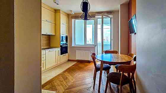 Продаж Квартира 3-кімнатна, 10/27 поверх на просп. Голосіївський вул., д. 95 Київ