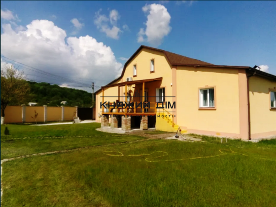 Продам Дом в с. Подгорцы 278 м2 3 этажа на 25 сотках. 