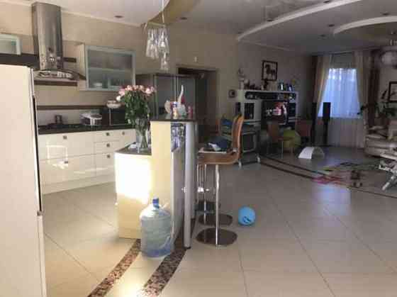 Продаж 2-поверховий Будинок з ділянкою 10 сот 406 кв.м  на Вересая Бориспіль