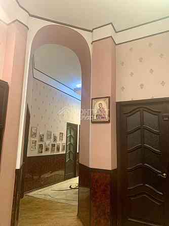 Продаж Квартира 5-кімнатна, 1/3 поверх на вул. Маршала Бажанова Kharkiv