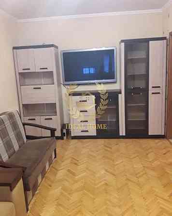 Продаж Квартира 3-кімнатна на Ревуцкого ул., 4 Киев