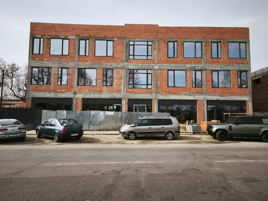 Продаж Торгово-офісний центр площа 367 кв.м 1-й поверх на Андрія Палая 2А Ужгород - фото 1