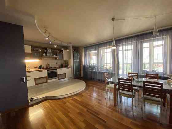 Продаж Квартира 4-кімнатна, 12/13 поверх на Юрія Іллєнка вул., д. 83Д Kiev