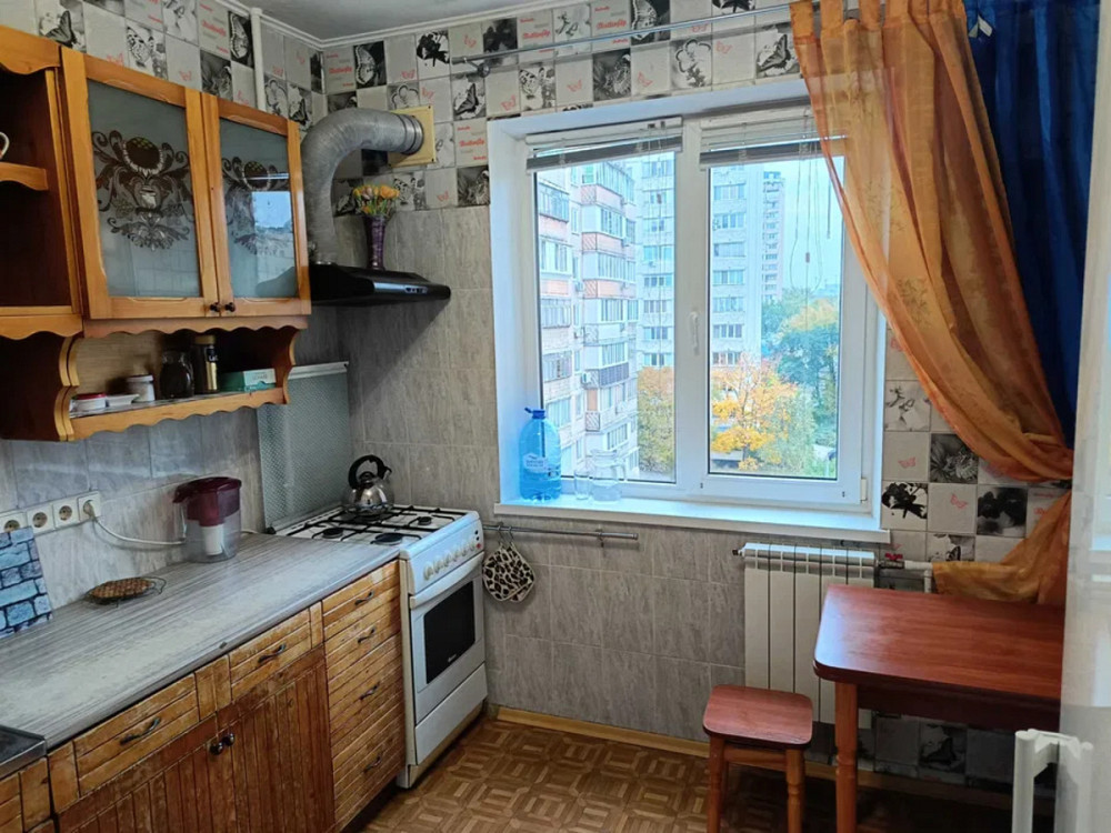 Оренда Квартира 3-кімнатна, 6/9 поверх на Бажана, 9 Киев - изображение 1