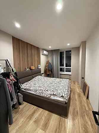 Продаж Квартира 2-кімнатна, 21/26 поверх на Каховська вул., д. 60 Kiev