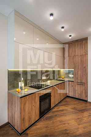 Оренда Квартира 3-кімнатна, 21/30 поверх на вул. Драгомирова Kiev