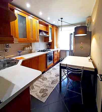 Продаж Квартира 4-кімнатна, 9/9 поверх на Строителей, 12 Дніпро