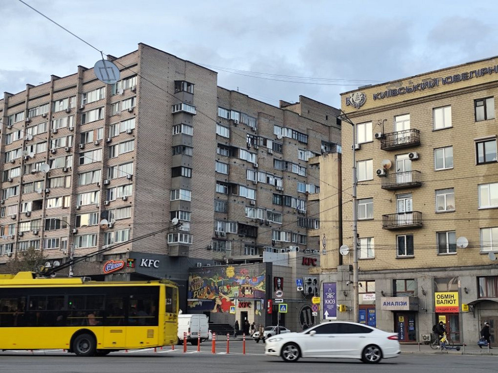 Продаж Квартира 4-кімнатна, 7/9 поверх на Гончара Олеся вул., д. 96 Київ - фото 4