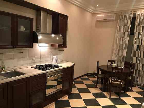 Оренда Квартира 4-кімнатна, 1/3 поверх на Пастера ул., 30 Одеса