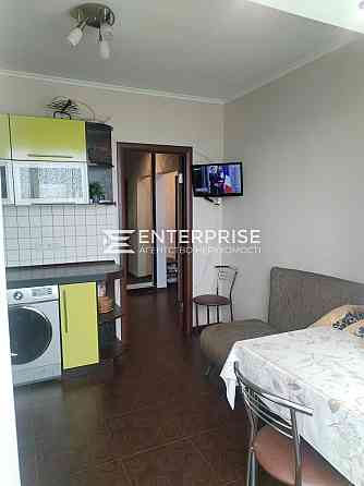 Продаж Квартира 1-кімнатна, 16/16 поверх на вул. Автозаводская Kiev