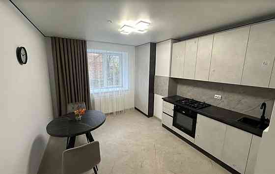 Продаж 2к квартири 74 кв. м на вул. Яреми Тернополь