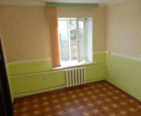 Продаж Квартира 4-кімнатна на ул. Зоряна, 35 