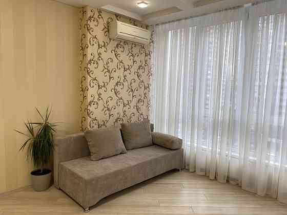 Оренда Квартира 3-кімнатна, 7/24 поверх на ул. Анны Ахматовой, 22 Kiev