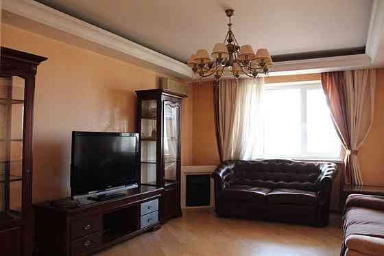 Оренда Квартира 4-кімнатна, 18/28 поверх на Анни Ахматової, 13 Київ