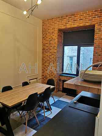 Оренда Будинок 4-кімнатний на Євгена Чикаленка вул., 10А Киев