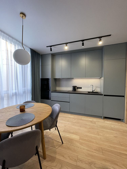 Продаж Квартира 1-кімнатна, 5/9 поверх на Салютна вул., д. 2б Київ - фото 1