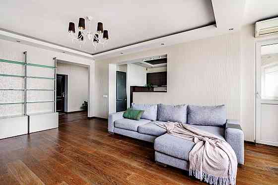 Продаж Квартира 2-кімнатна, 23/25 поверх на Верховної Ради вул., д. 14-Б Київ