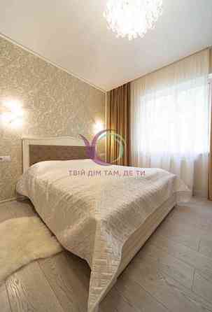 Продаж Квартира 2-кімнатна, 3/10 поверх на Сирецька вул., д. 32 Kiev