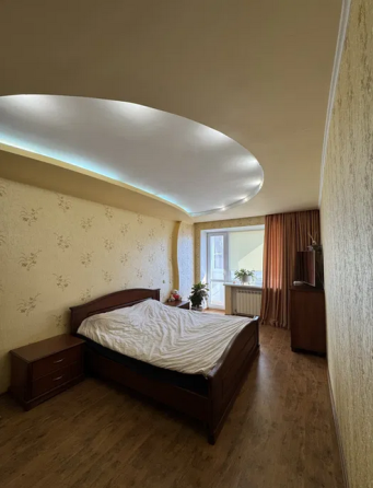 Продам квартиру у центрі на 4 кімнати , 99 квадратів ТОРГ. Кропивницький